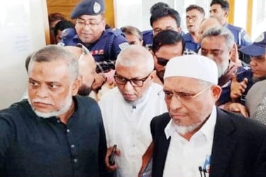 সিলেটে মামলার হাজিরা দিলেন লুৎফুজ্জামান বাবর-আরিফুল-গউছ