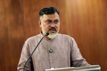 পথচারী নিরাপত্তায় ফুটপাত দখলমুক্তে অভিযান শুরু: ডিএনসিসি প্রশাসক