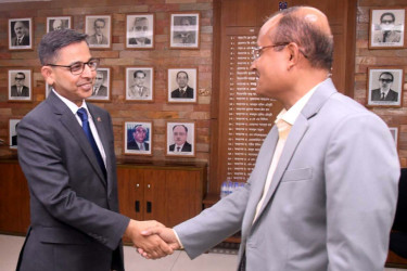 ঢাকা বিশ্ববিদ্যালয় পরিদর্শনে ভারতীয় হাইকমিশনার