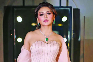 জয়ার গ্ল্যামারাসে মুগ্ধ নেটিজেনরা