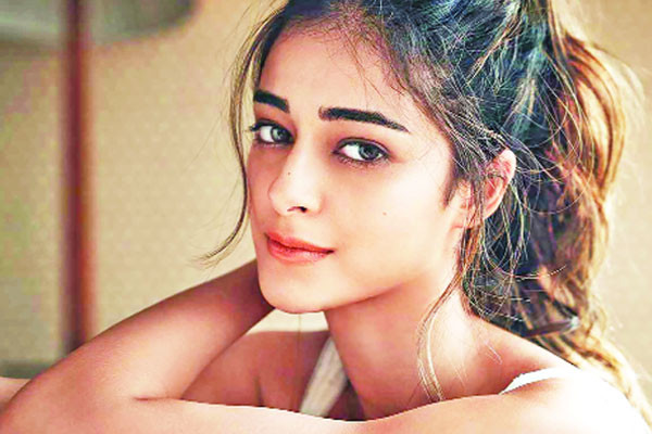 অনন্যা পান্ডের প্রেমের বন্যা