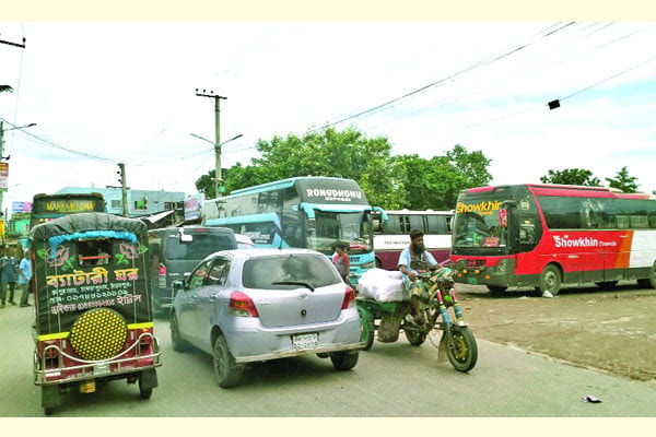 কোচ স্ট্যান্ড ঘিরে তীব্র যানজট