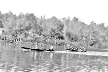 মাদকবিরোধী নৌকাবাইচ