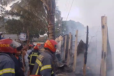 মুন্সীগঞ্জে এক রাতে তিন উপজেলায় অগ্নিকাণ্ড