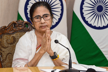 সমর্থকদের উচ্ছ্বাস: ভবানীপুর আসনে মনোনয়নপত্র জমা দিলেন মমতা