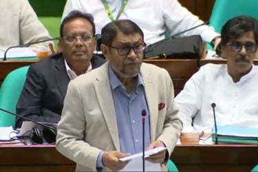 গ্রামীণ চিকিৎসা সেবায় ‘পল্লী ডাক্তার’ মডেল চালুর উদ্যোগ