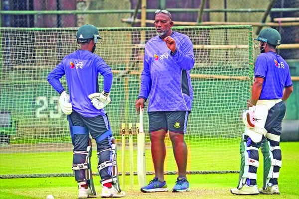 ফিল সিমন্সের অধীনে দীক্ষা নিলেন ক্রিকেটাররা