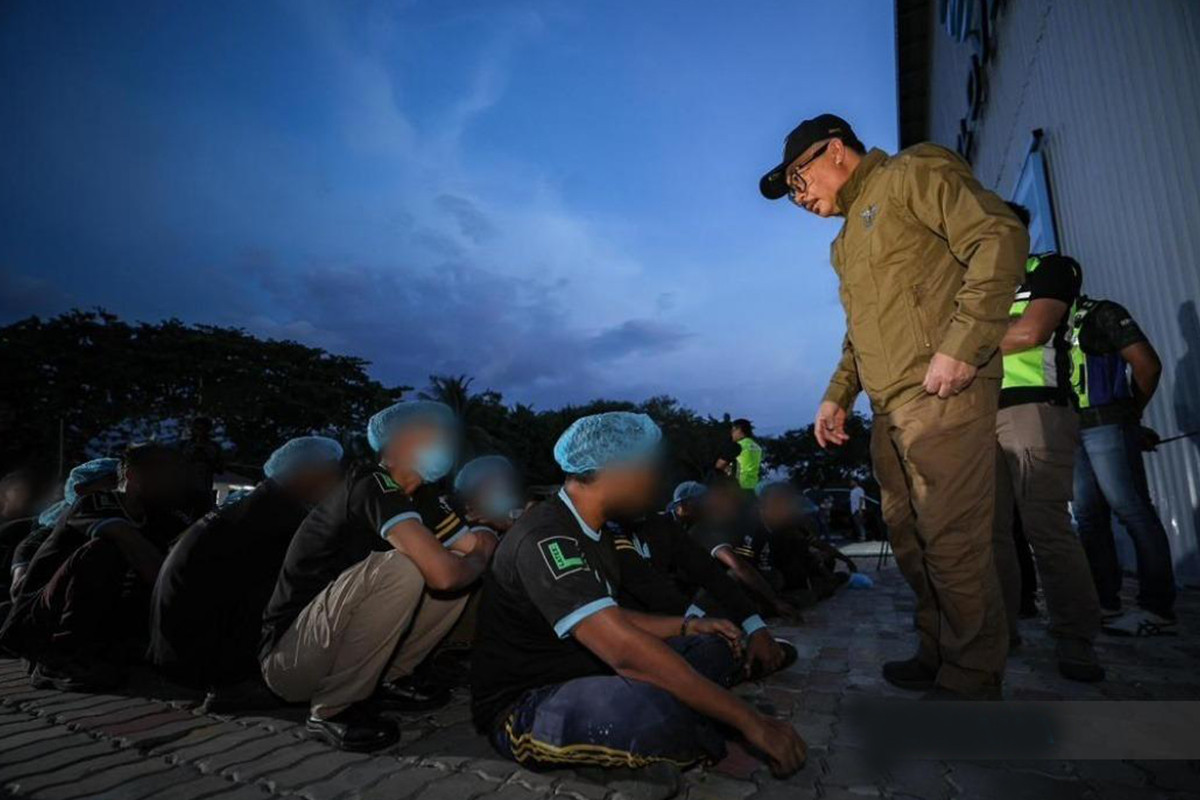 মালয়েশিয়ায় ৭৯ বাংলাদেশি শ্রমিক আটক