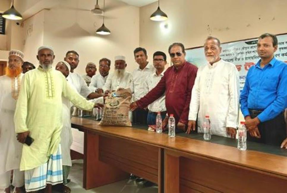 কুলাউড়ায় বিনামূল্যে বীজ-সার বিতরণ কার্যক্রম শুরু