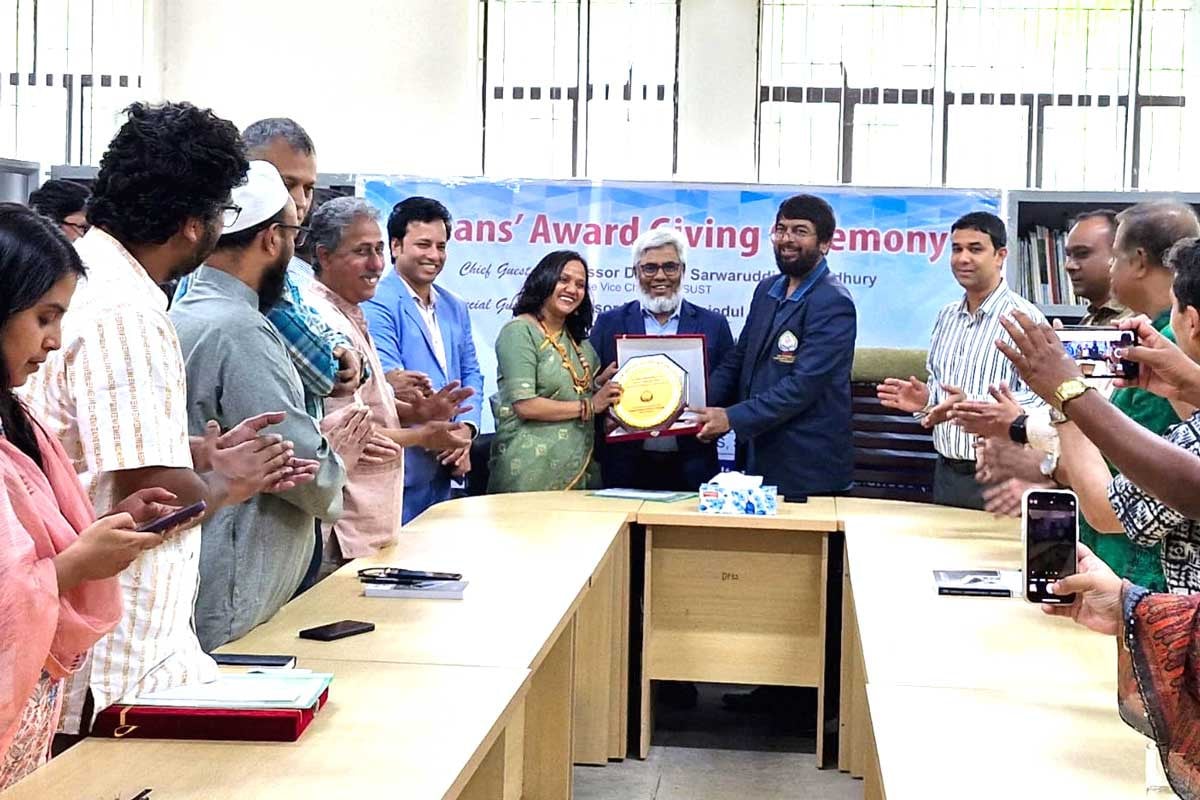 শাবির এগ্রিকালচার অ্যান্ড মিনারেল সায়েন্সেস অনুষদের ‘ডিনস অ্যাওয়ার্ড’ প্রদান