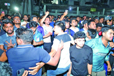 চিকিৎসক ও ঢাবি শিক্ষার্থীদের হাতাহাতি