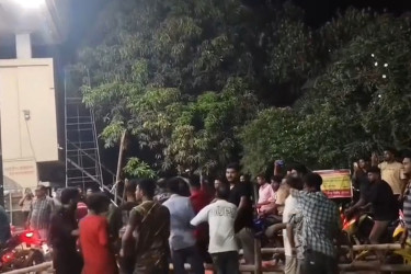 মুন্সীগঞ্জে জ্বালানি তেল নিয়ে ফিলিং স্টেশনে সংঘর্ষ, আহত ৩