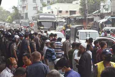 সায়েদাবাদে ১০০ অবৈধ বাস কাউন্টার সিলগালা