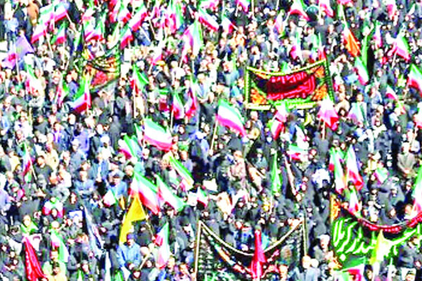 তেহরানে খামেনির স্মরণে জনতার ঢল