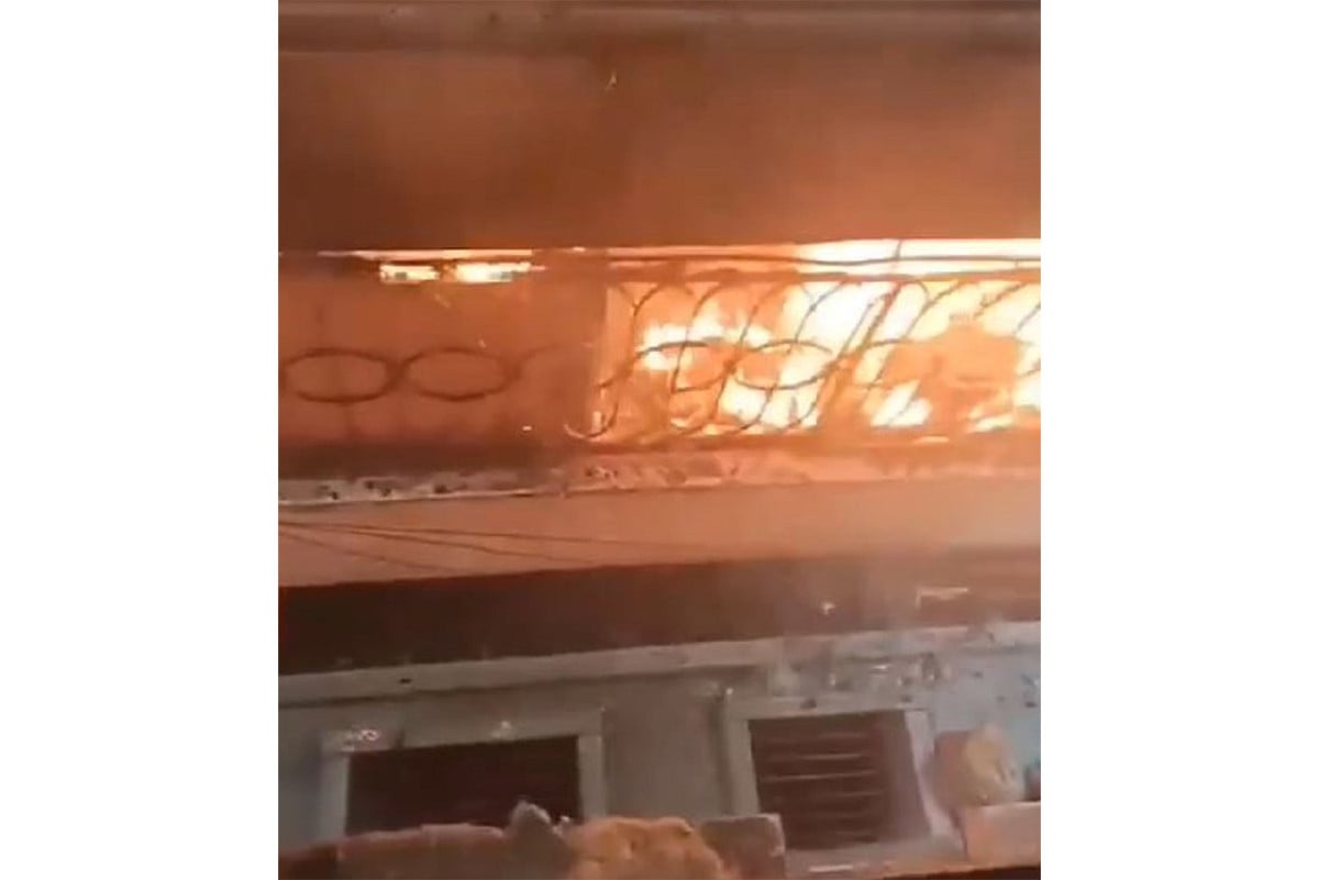 কাঁটাবনে আবাসিক ভবনে আগুন