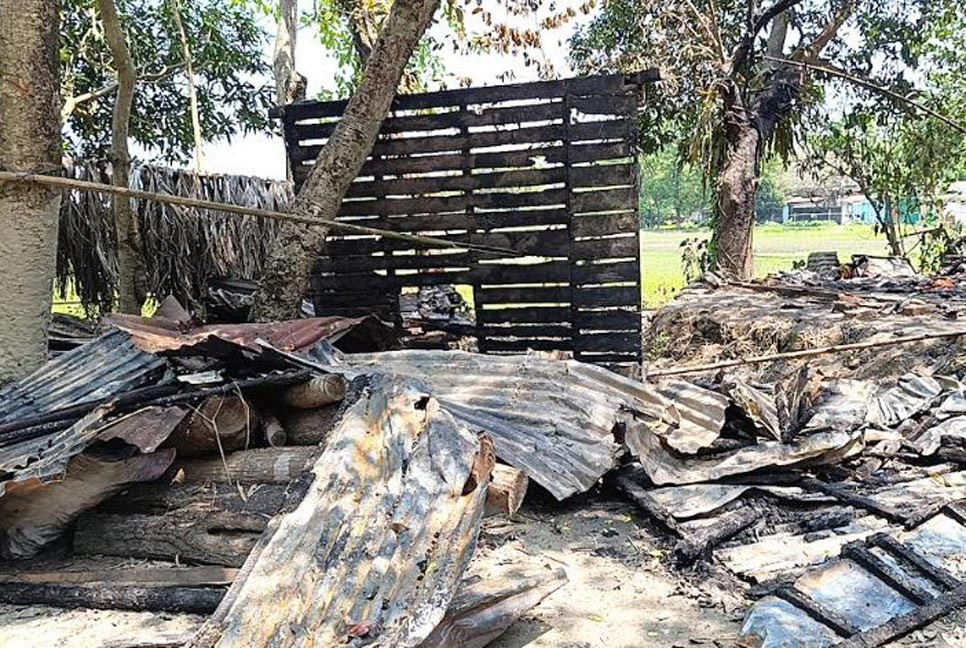 বিশ্বনাথে আগুনে ব্যবসায়ীর ঘর পুড়ে ছাই