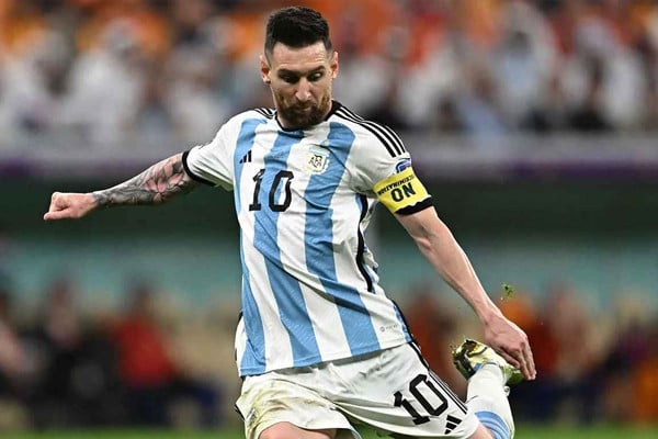 নতুন মাইলফলকের সামনে মেসি