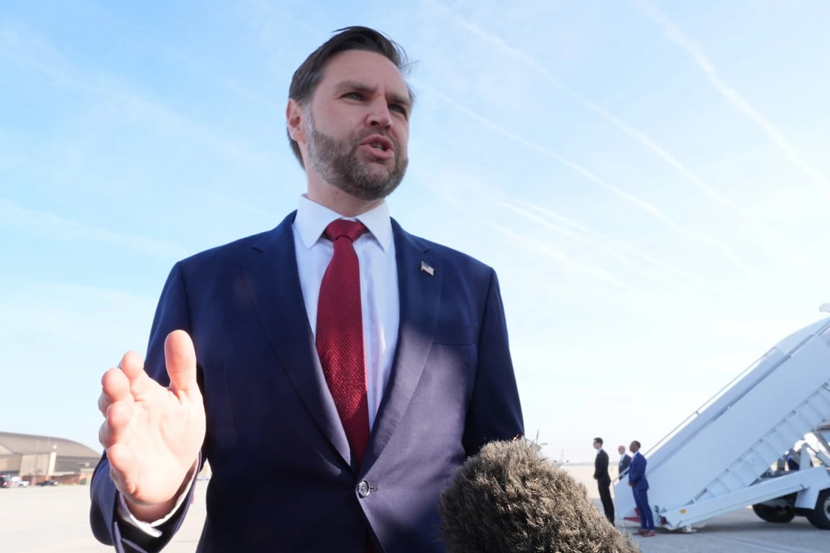 ট্রাম্পের ‘স্পষ্ট গাইডলাইন’ নিয়ে পাকিস্তানের পথে ভ্যান্স