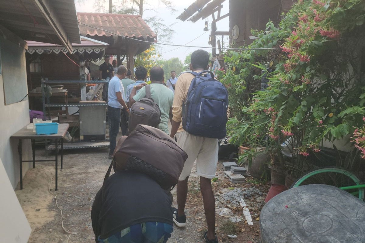 থাইল্যান্ডের রিসোর্ট থেকে ২১ বাংলাদেশি গ্রেফতার