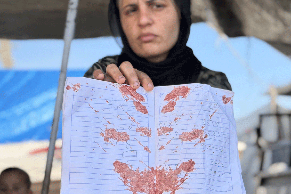 ‘এটা কালি নয়, আমার মেয়ের রক্ত’