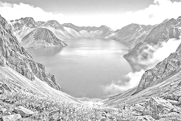 রহস্যের স্বর্গভূমি ‘হেভেন লেক’