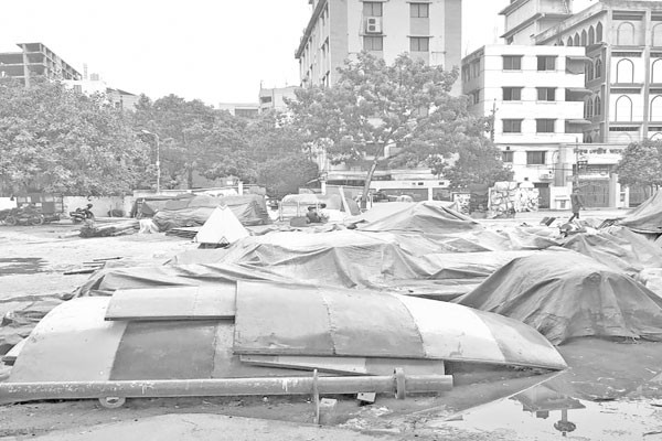 খেলা বন্ধ করে মেলার আয়োজন