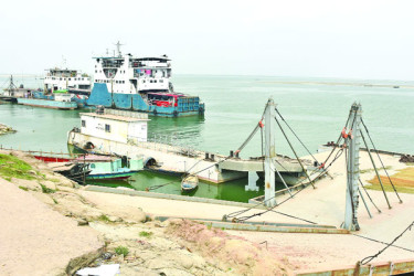 দৌলতদিয়া ফেরিঘাট এখনো মৃত্যুফাঁদ