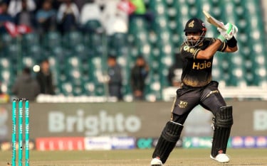 ঝড়ো ইনিংসে বিশ্বরেকর্ড গড়লেন বাবর আজম