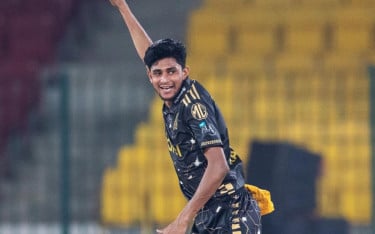 পিএসএলে নাহিদ রানার জাদু, বড় জয় পেশোয়ারের