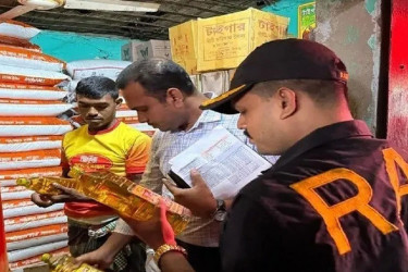 অবৈধ মজুত : এক দিনে ১ লাখ ৬৫ হাজার লিটার ভোজ্যতেল জব্দ