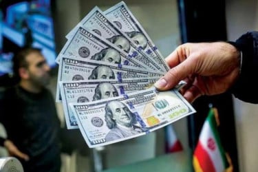 ইরানের এক ধাক্কায় ডলারের রেকর্ড পতন, উড়ছে চীনের ইউয়ান