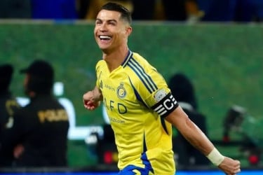 সৌদি লিগে বিতর্ক, রোনালদোর হাতেই শিরোপা তুলতে চায় রেফারিরা