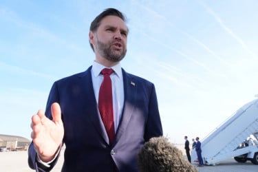 ট্রাম্পের ‘স্পষ্ট গাইডলাইন’ নিয়ে পাকিস্তানের পথে ভ্যান্স