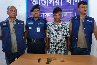 আশুলিয়ায় অস্ত্রসহ যুবক আটক, গুলির ঘটনায় জড়িত থাকার অভিযোগ