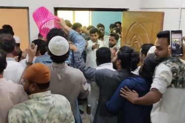 ধামরাইয়ে এনসিপির অফিস উদ্বোধন নিয়ে সংঘর্ষে আহত ২০