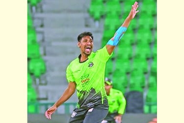 ডট বলের বোলারদের শীর্ষ পাঁচে মুস্তাফিজ