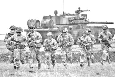 যুক্তরাষ্ট্র সরে গেলে ন্যাটো কি টিকে থাকতে পারবে