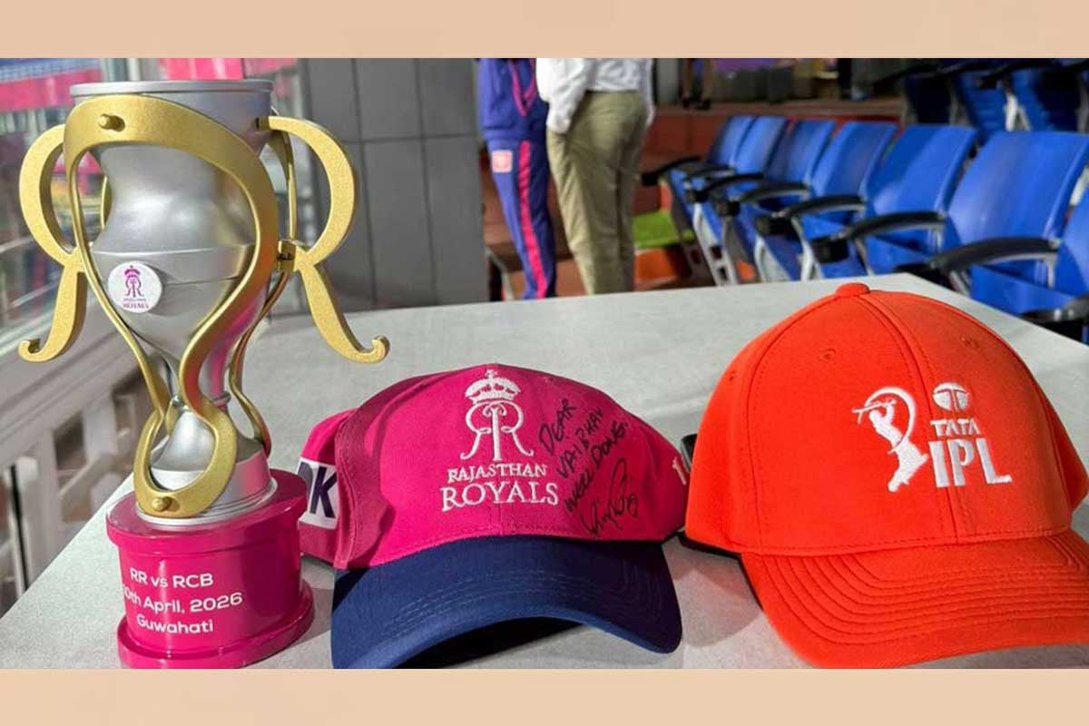 সূর্যবংশীকে অটোগ্রাফসহ ক্যাপ উপহার দিলেন কোহলি