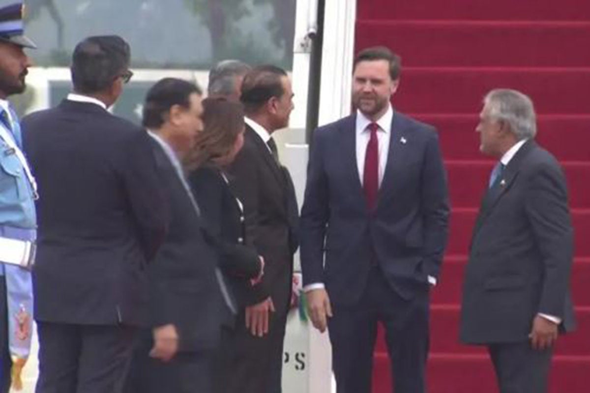 ইসলামাবাদে পৌঁছেছেন যুক্তরাষ্ট্রের ভাইস প্রেসিডেন্ট জেডি ভ্যান্স