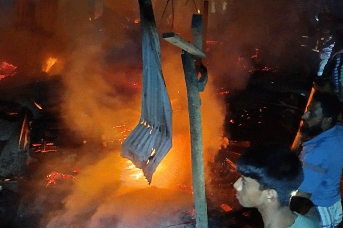 আগুনে আট দোকান পুড়ে ছাই, কোটি টাকার ক্ষতি