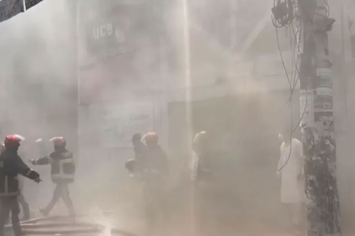 চট্টগ্রামে শপিং কমপ্লেক্সে আগুন নিয়ন্ত্রণে