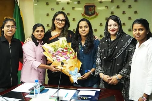 নারী ক্রিকেটারদের সুবিধা-অসুবিধা শুনলেন রাশনা ইমাম