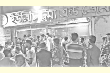 ভুল চিকিৎসায় শিশুর মৃত্যু লাশ নিয়ে বিক্ষোভ