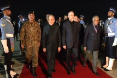 ইসলামাবাদে ইরানের প্রতিনিধিদল, যোগ দিচ্ছেন মার্কিন ভাইস প্রেসিডেন্ট