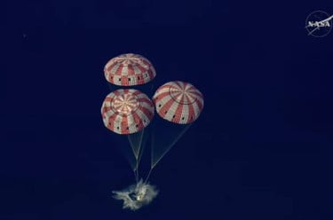 চন্দ্রাভিযান শেষে পৃথিবীতে ফিরলেন ৪ নভোচারী