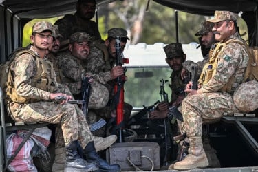 ছবিতে দেখুন: যুক্তরাষ্ট্র-ইরান আলোচনার আগে ইসলামাবাদে নিশ্ছিদ্র নিরাপত্তা