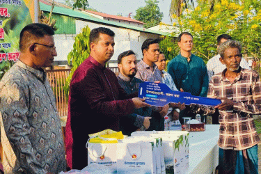 চা-শ্রমিকদের জীবনমান উন্নয়নে কাজ করছে সরকার: চট্টগ্রাম জেলা প্রশাসক