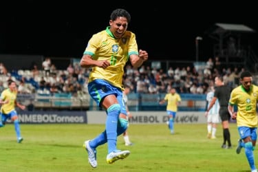 আর্জেন্টিনাকে ৩-০ গোলে হারিয়ে বিশ্বকাপে ব্রাজিল