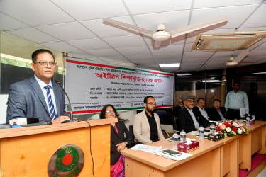মেধা-মননশীলতা দিয়ে বিশ্বে বাংলাদেশের মর্যাদা বাড়াতে শিক্ষার্থীদের প্রতি আহ্বান আইজিপির