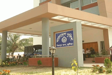 কুষ্টিয়ায় শ্রেণিকক্ষে স্কুলছাত্রীকে ধর্ষণের অভিযোগ, পিয়ন গ্রেফতার